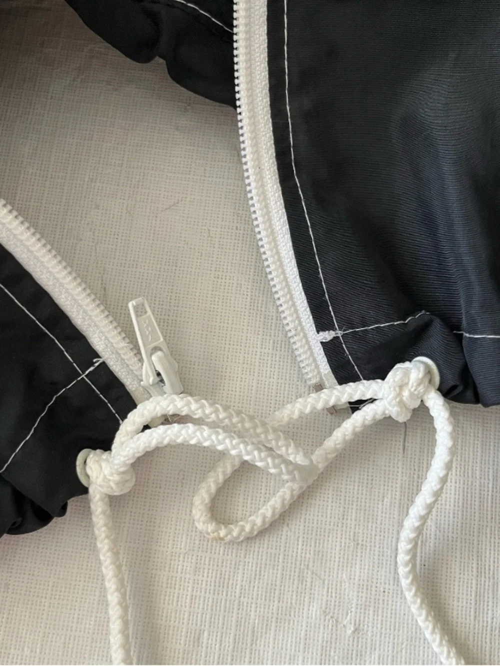 Vintage‎ Venus Black Zip Front Crop Fit Swim Jacket